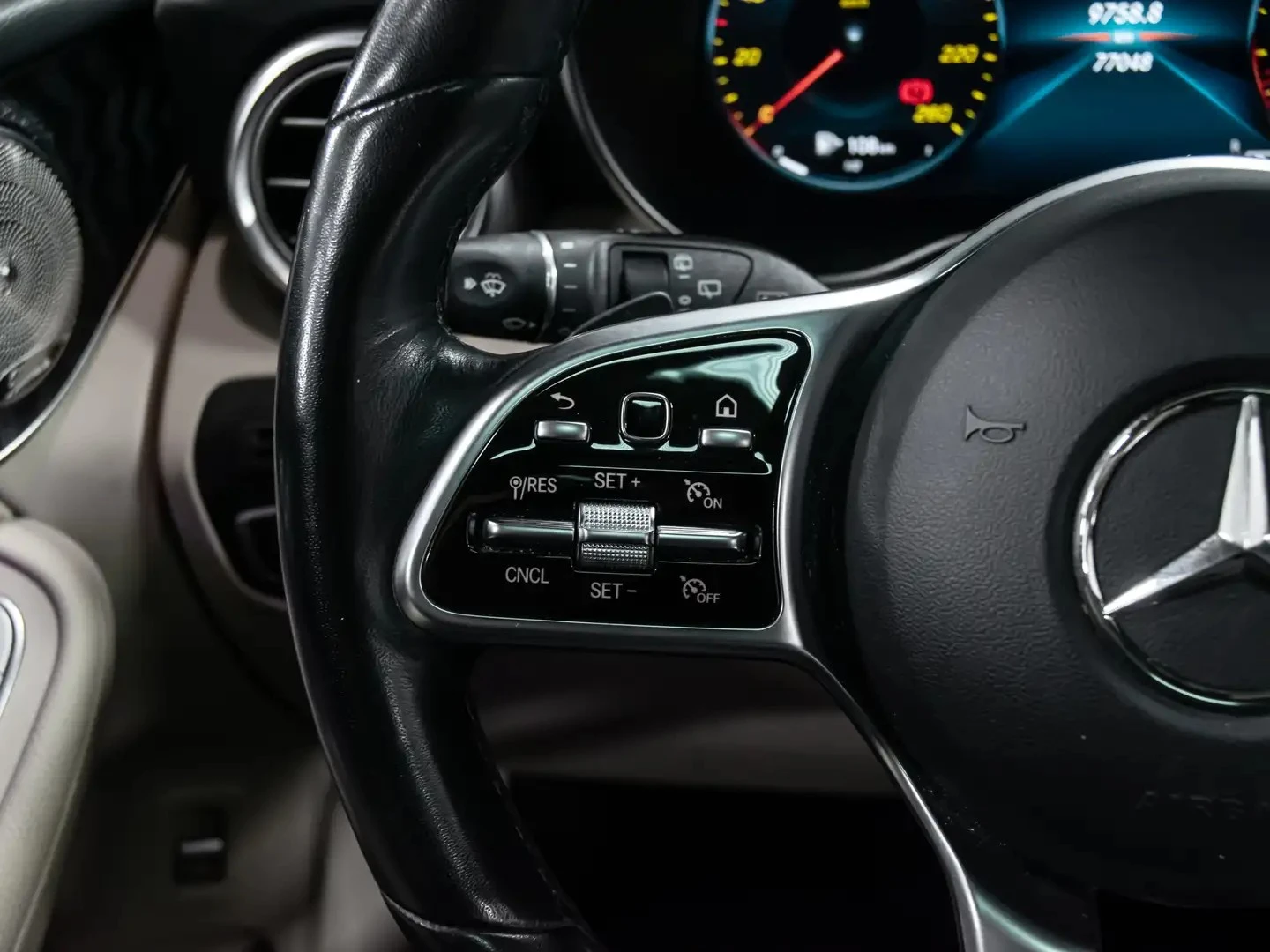Mercedes-Benz GLC burmester* multibeam led* Parking Assist, снимка 11 - Автомобили и джипове - 56232799