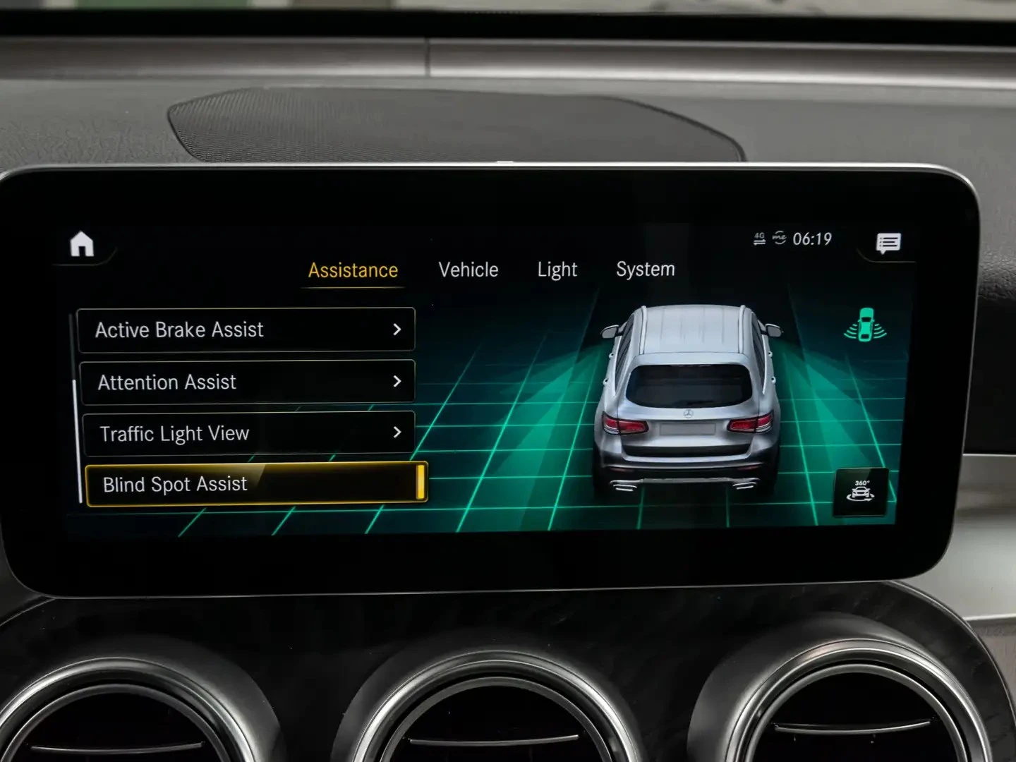 Mercedes-Benz GLC burmester* multibeam led* Parking Assist, снимка 14 - Автомобили и джипове - 56232799