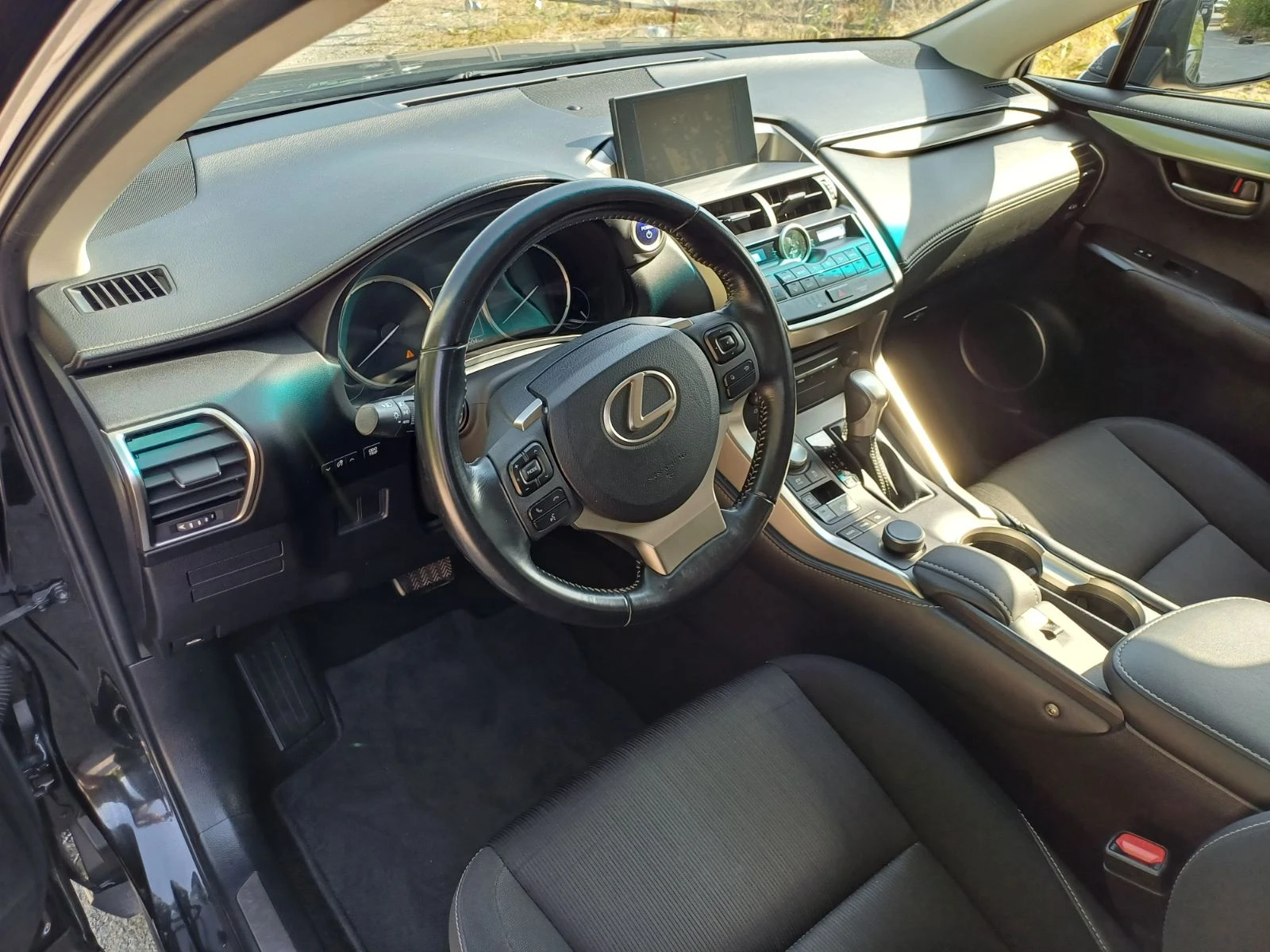 Lexus NX 300h Facelift, снимка 11 - Автомобили и джипове - 56574010