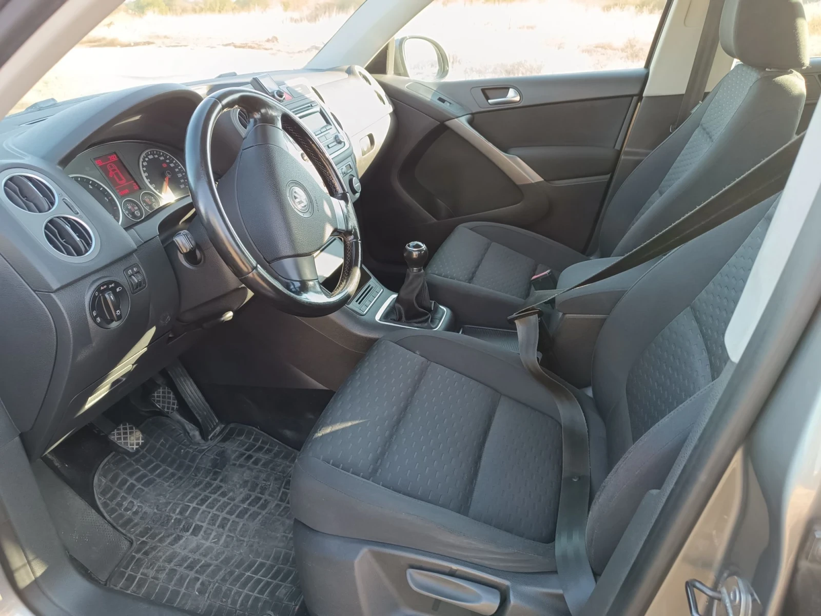 VW Tiguan 2.0tdi 4x4, снимка 8 - Автомобили и джипове - 56660778