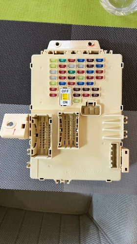 Бушониера- Fuse module (box) Hyundai I40 , снимка 3