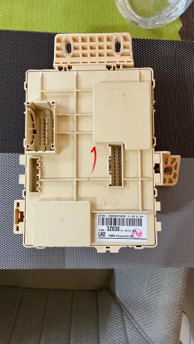 Бушониера- Fuse module (box) Hyundai I40 , снимка 5