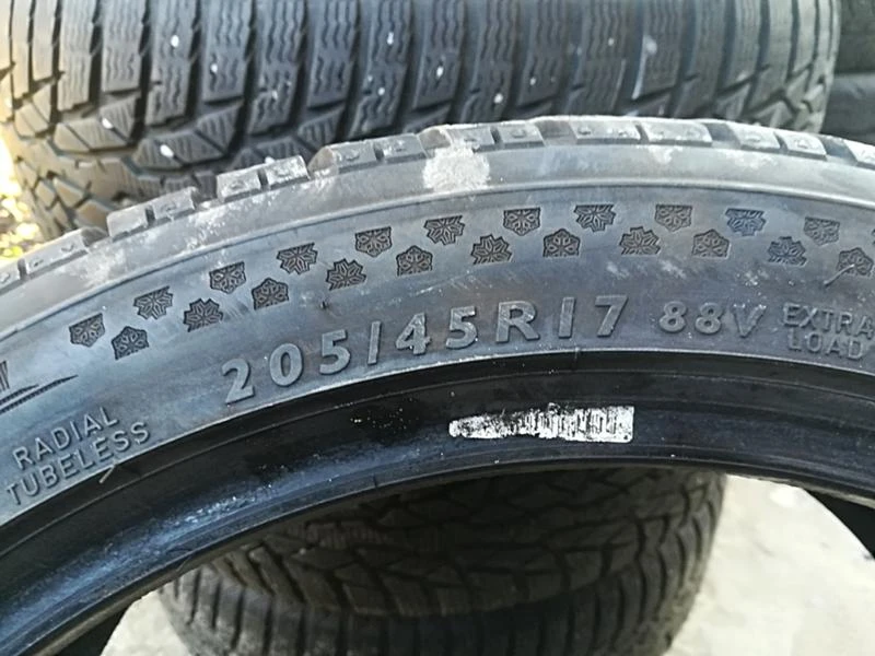 Гуми Зимни 205/45R17, снимка 7 - Гуми и джанти - 23732725