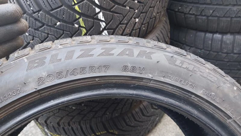 Гуми Зимни 205/45R17, снимка 5 - Гуми и джанти - 27313985