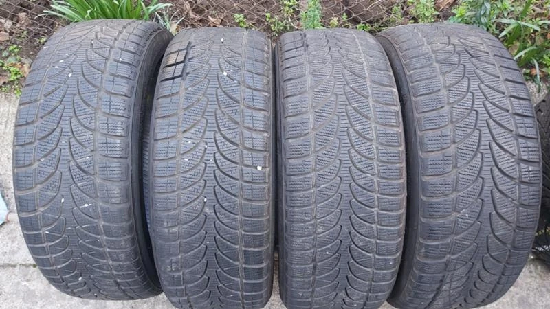 Гуми Зимни 205/45R17, снимка 1 - Гуми и джанти - 27313985