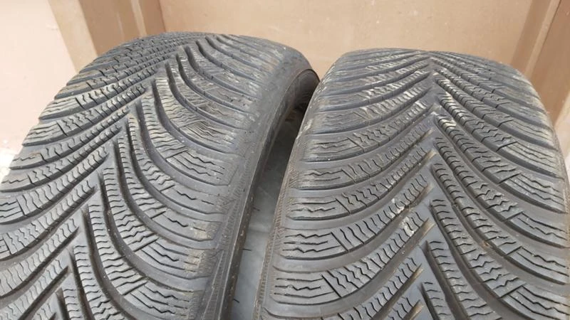 Гуми Зимни 205/50R17, снимка 4 - Гуми и джанти - 27926720