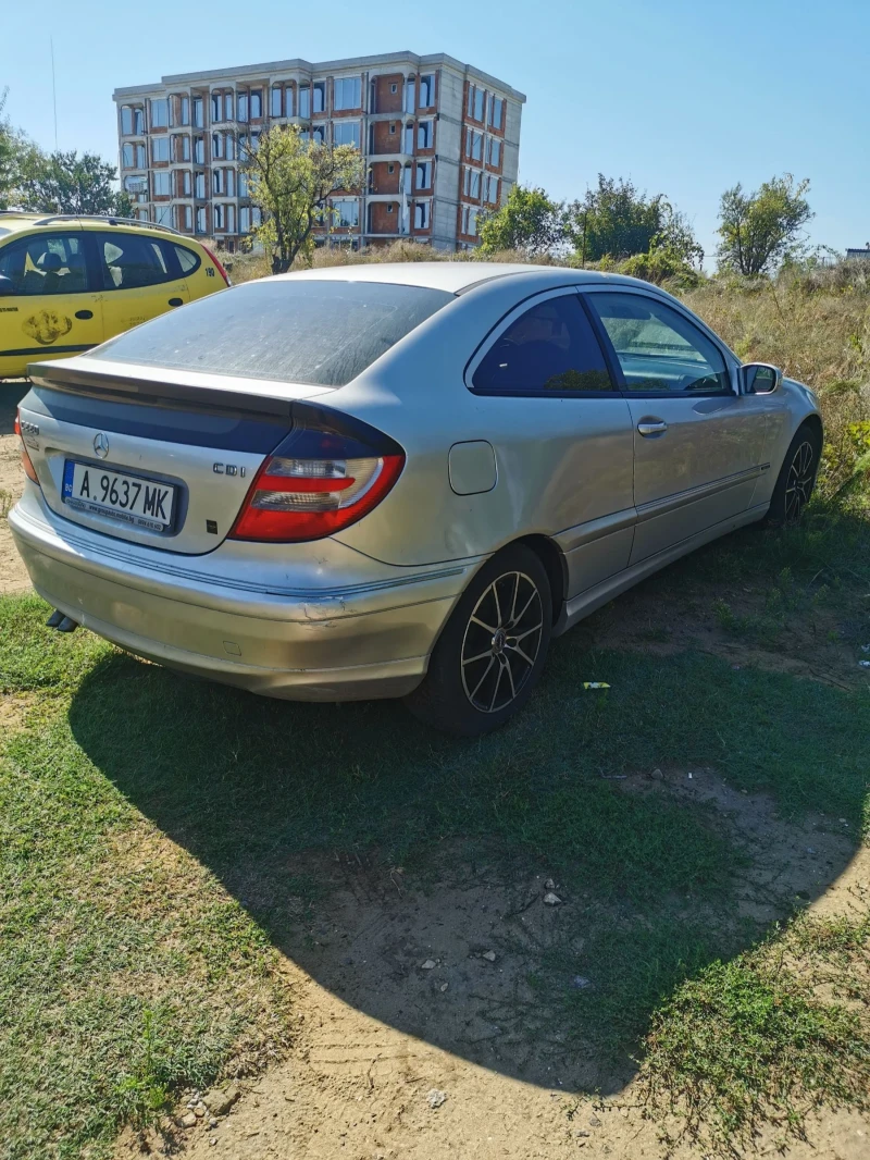 Mercedes-Benz C 220 купе, снимка 2 - Автомобили и джипове - 47368197