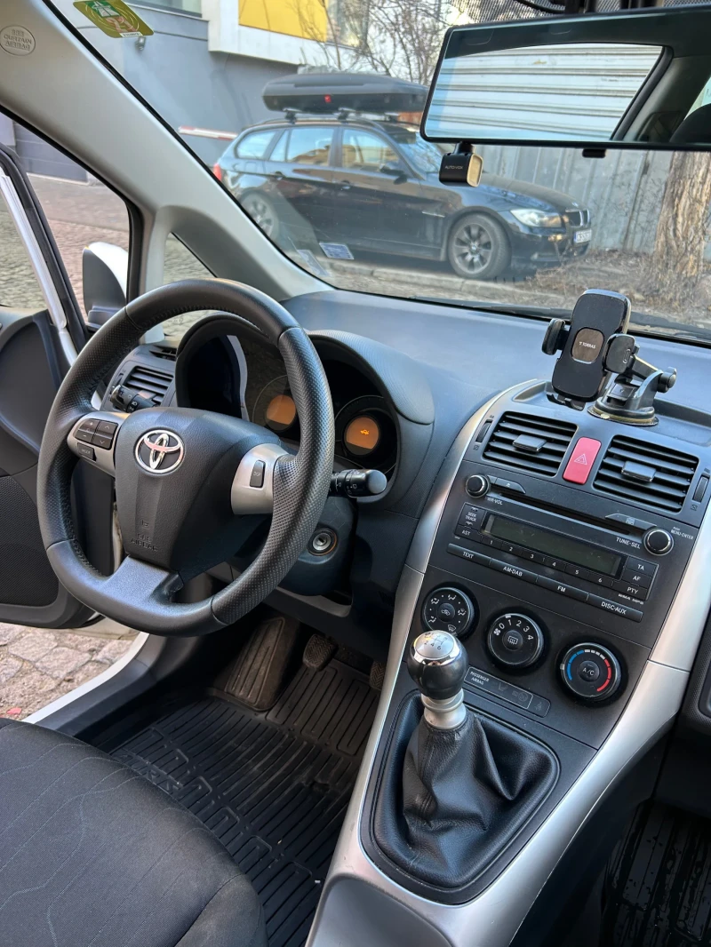 Toyota Auris, снимка 12 - Автомобили и джипове - 48921680