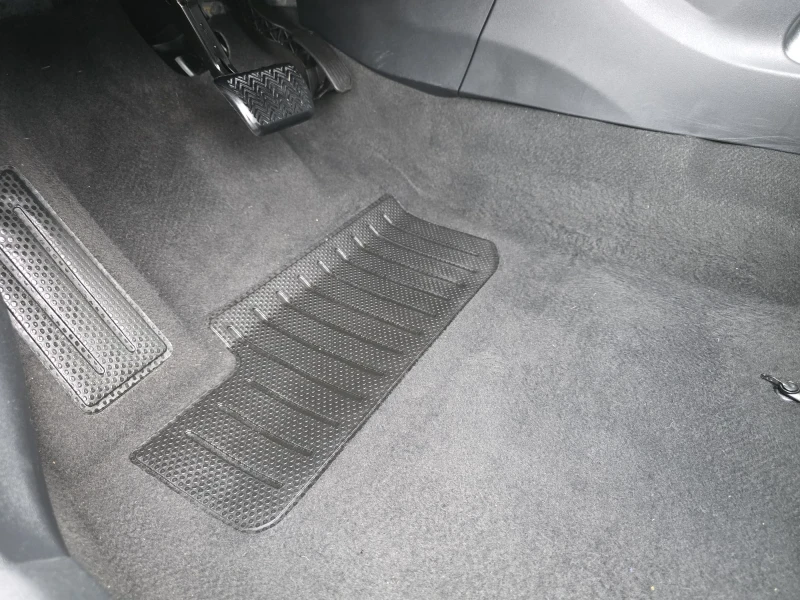 Toyota Auris 1.8VVT-I Hybrid TOP, снимка 13 - Автомобили и джипове - 52134108