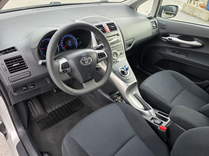 Toyota Auris 1.8VVT-I Hybrid TOP, снимка 8 - Автомобили и джипове - 52134108