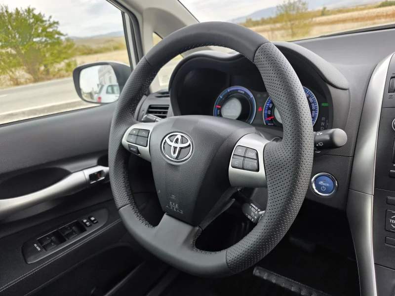 Toyota Auris 1.8VVT-I Hybrid TOP, снимка 11 - Автомобили и джипове - 52134108