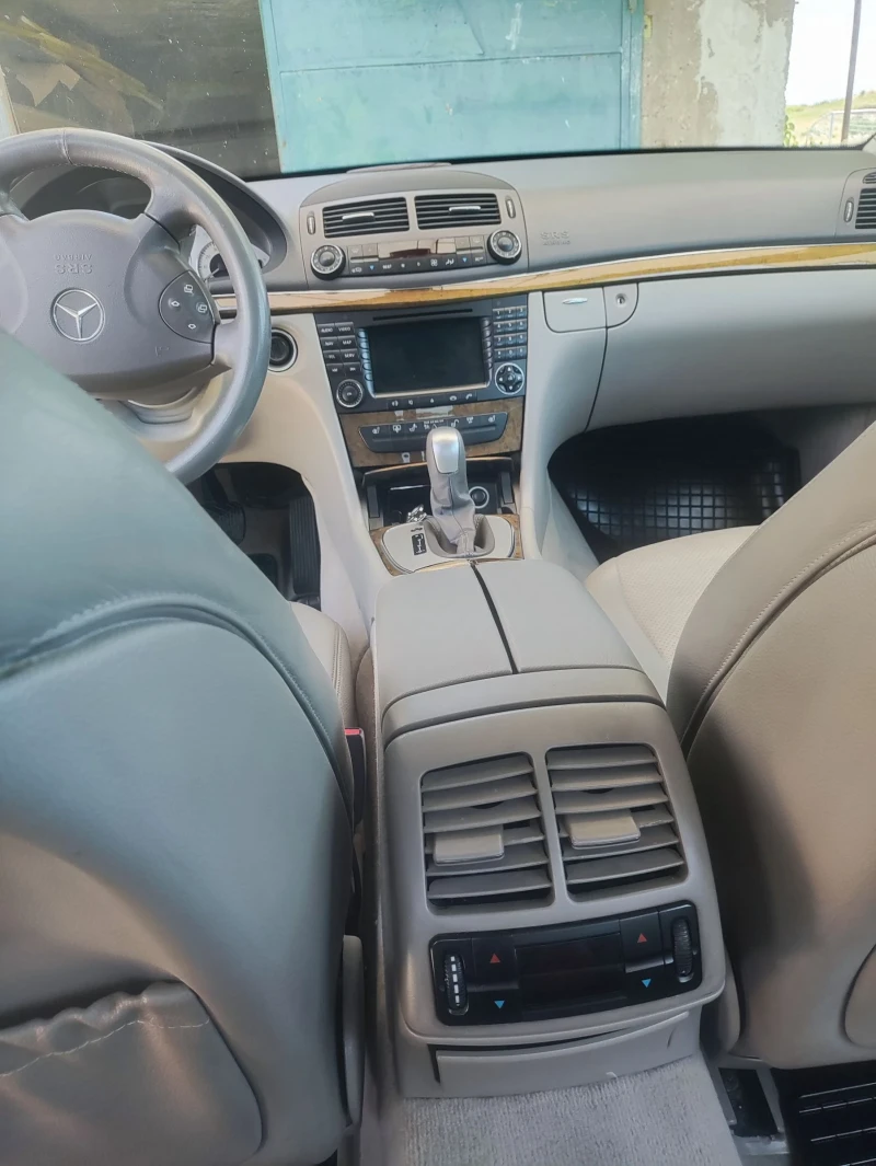 Mercedes-Benz E 320, снимка 4 - Автомобили и джипове - 52286214