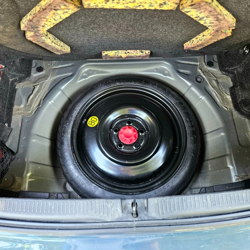 Toyota Auris, снимка 13 - Автомобили и джипове - 52819253