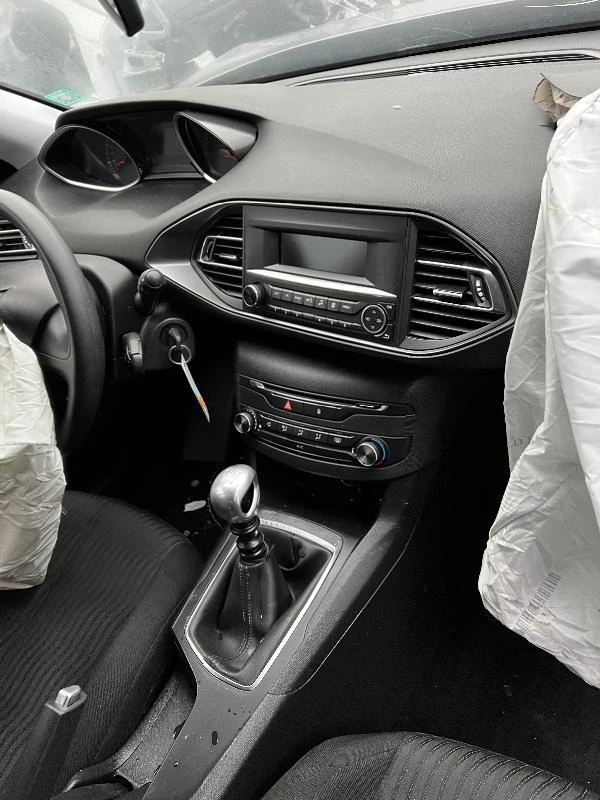 Peugeot 308 1.6HDI, снимка 16 - Автомобили и джипове - 26708756