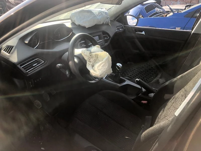 Peugeot 308 1.6HDI, снимка 12 - Автомобили и джипове - 26708756