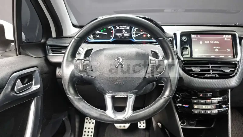 Peugeot 2008, снимка 12 - Автомобили и джипове - 55350645