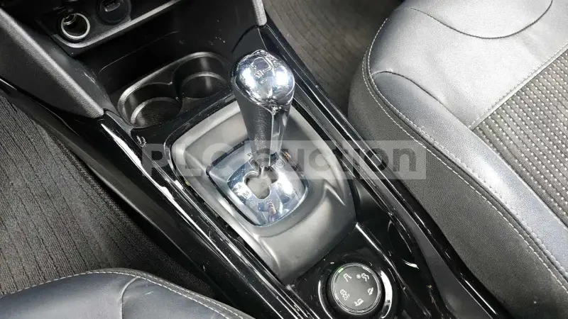 Peugeot 2008, снимка 9 - Автомобили и джипове - 55350645
