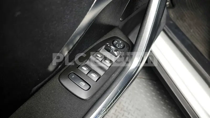 Peugeot 2008, снимка 17 - Автомобили и джипове - 55350645
