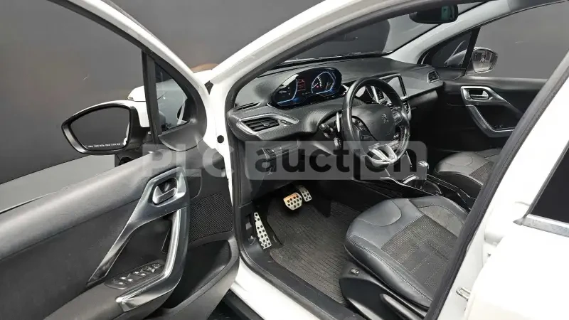 Peugeot 2008, снимка 10 - Автомобили и джипове - 55350645