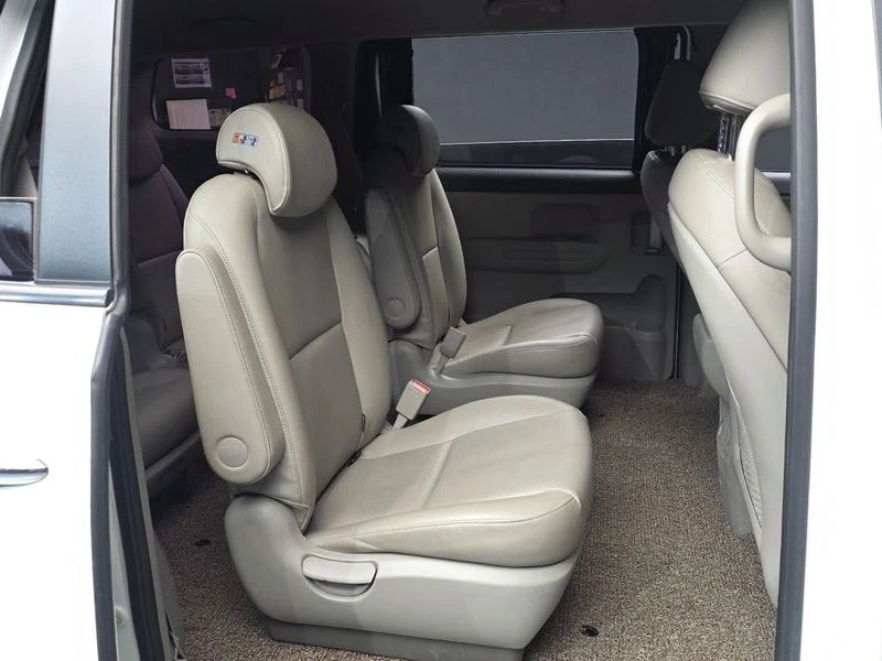 Kia Carnival 2.2 Automatic, снимка 16 - Автомобили и джипове - 55464718
