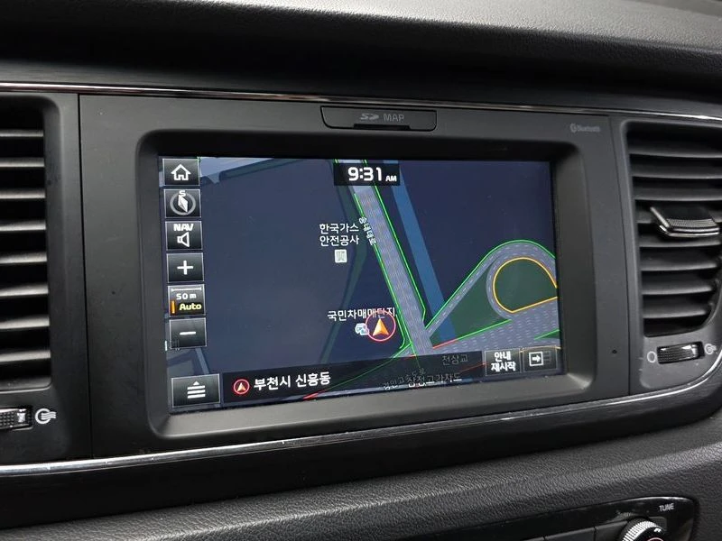 Kia Carnival 2.2 Automatic, снимка 12 - Автомобили и джипове - 55464718