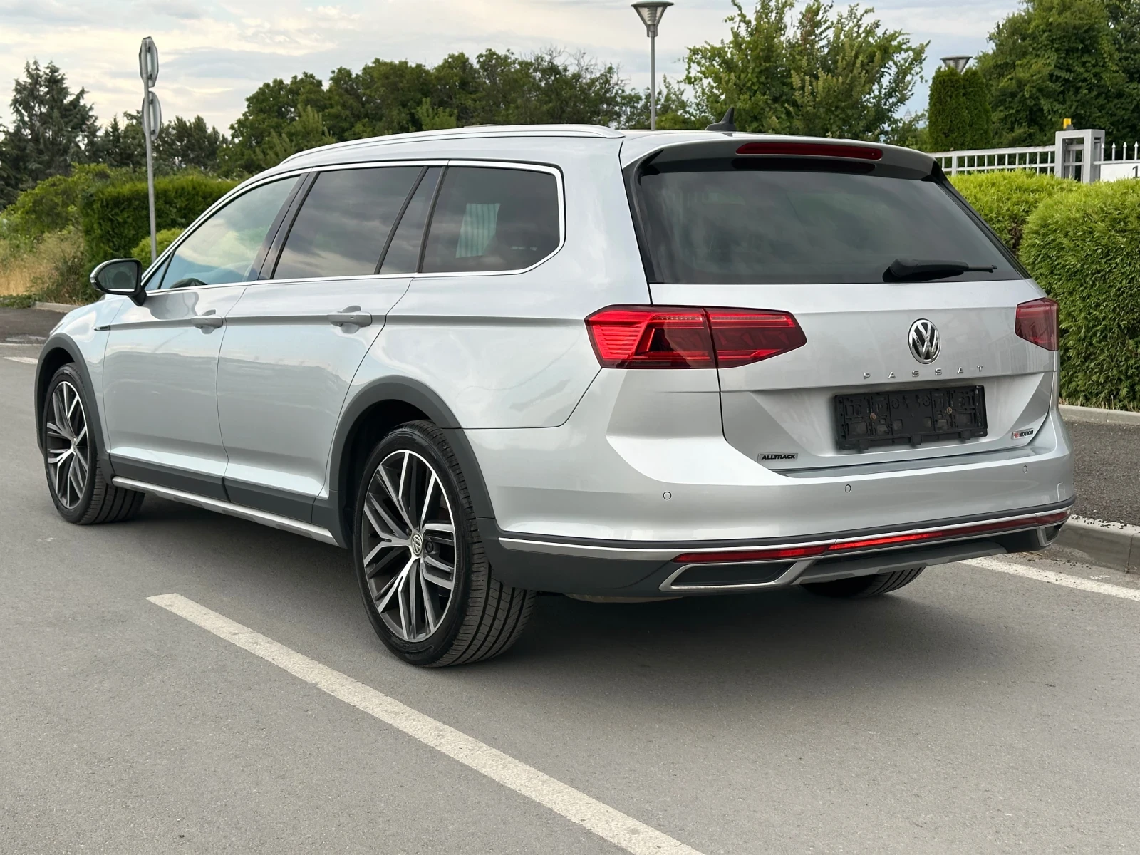 VW Alltrack 2.0 TDI  4Motion* DSG * Digital * LED Matrix * 360 - изображение 4
