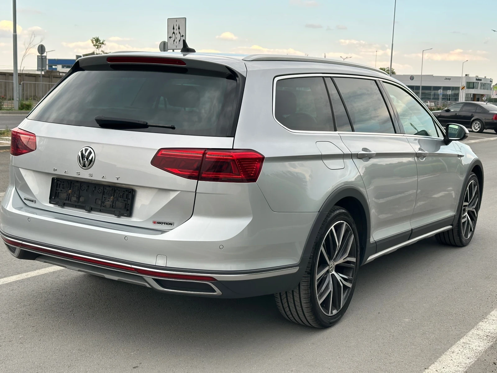 VW Alltrack 2.0 TDI  4Motion* DSG * Digital * LED Matrix * 360 - изображение 6