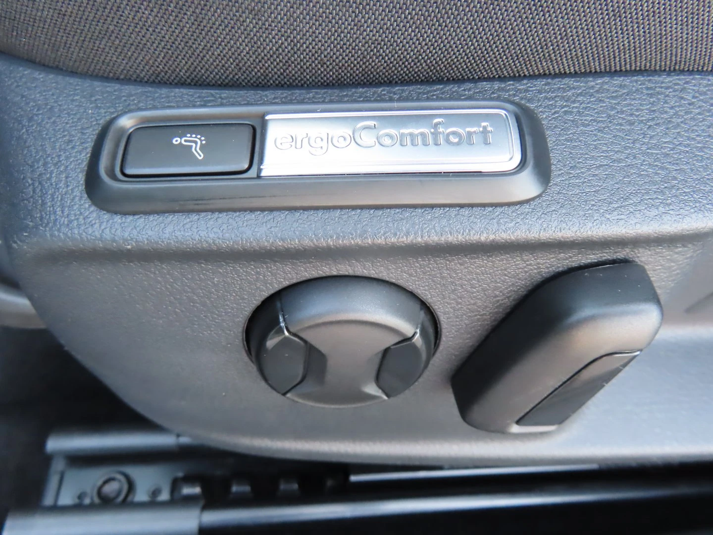 VW Passat Business 2.0 TDI SCR DSG - изображение 8