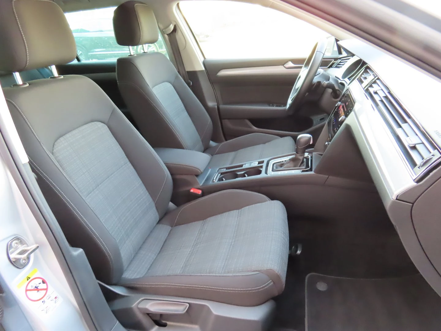 VW Passat Business 2.0 TDI SCR DSG - изображение 9