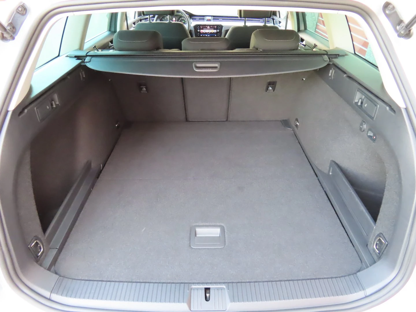 VW Passat Business 2.0 TDI SCR DSG - изображение 4
