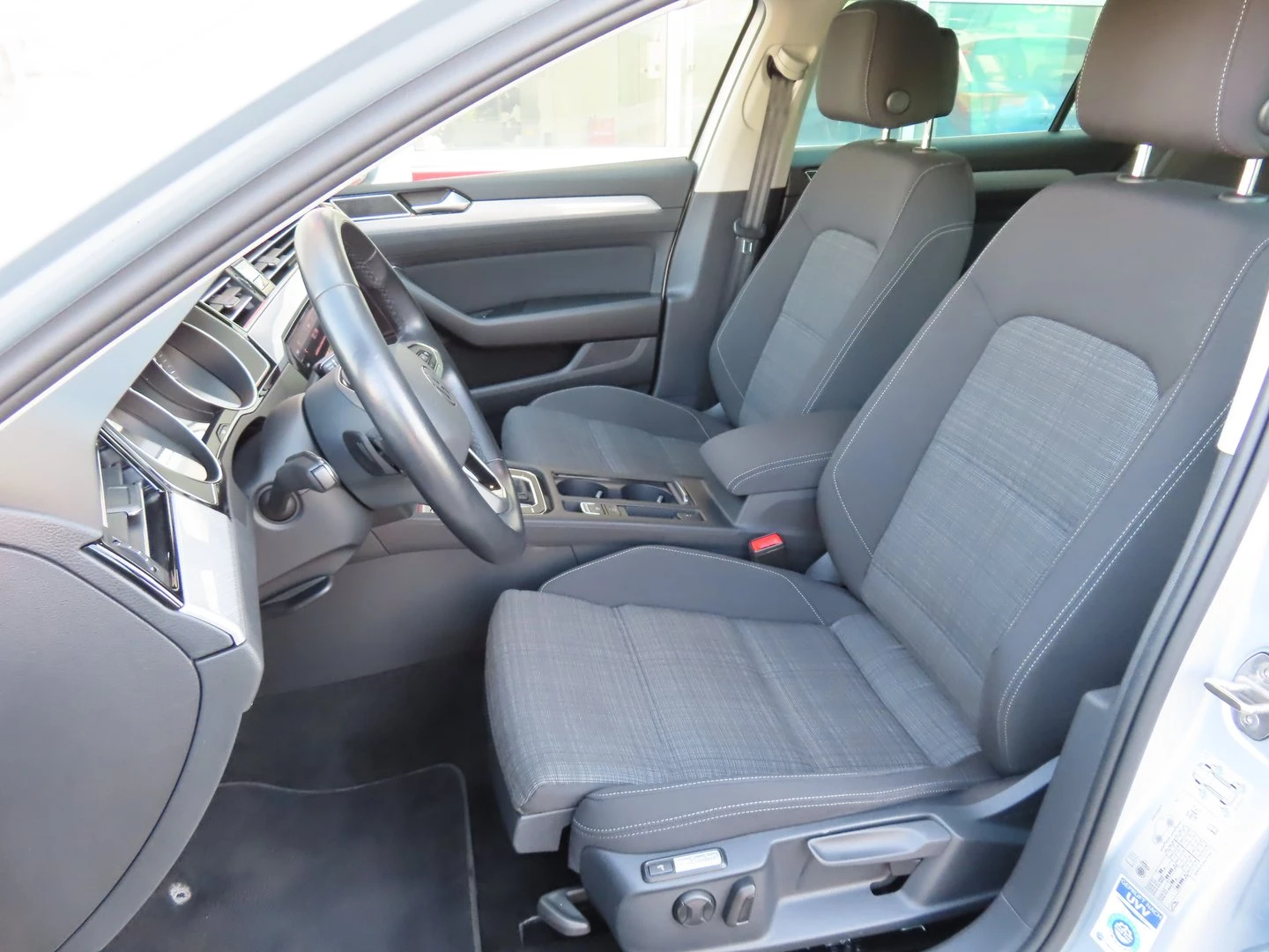VW Passat Business 2.0 TDI SCR DSG - изображение 7