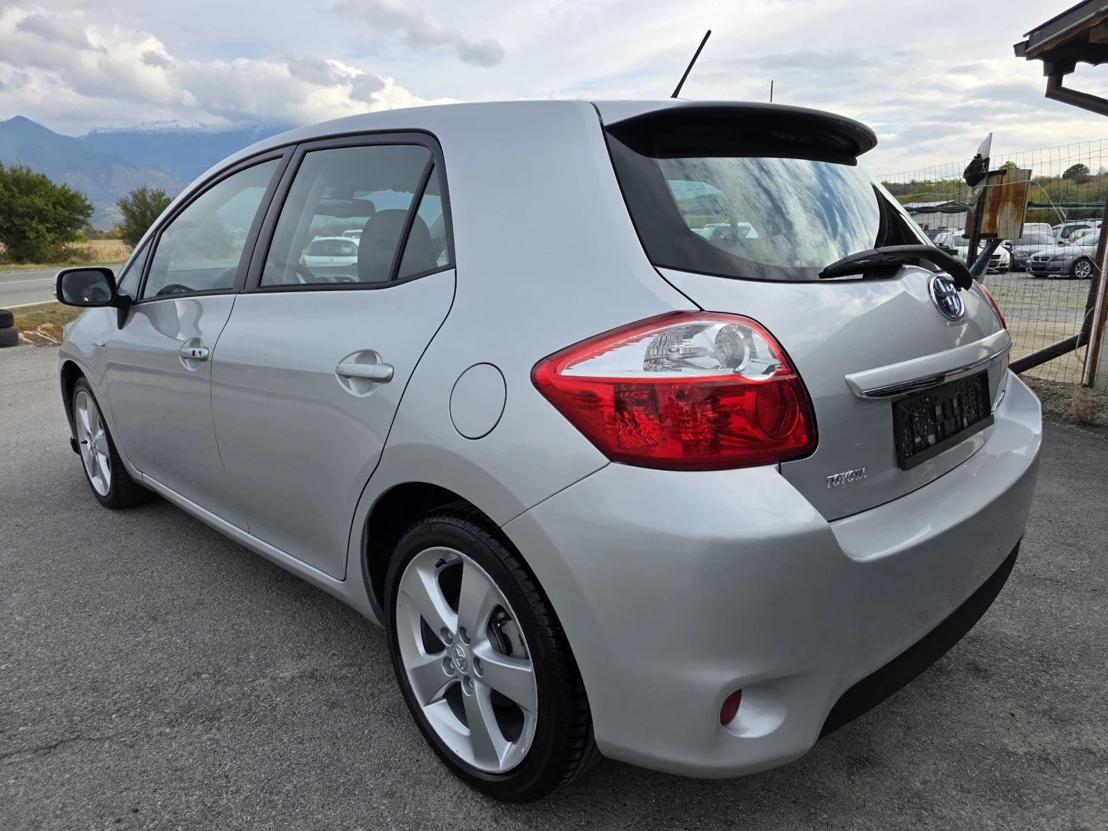 Toyota Auris 1.8VVT-I Hybrid TOP | Mobile.bg — изображение 5