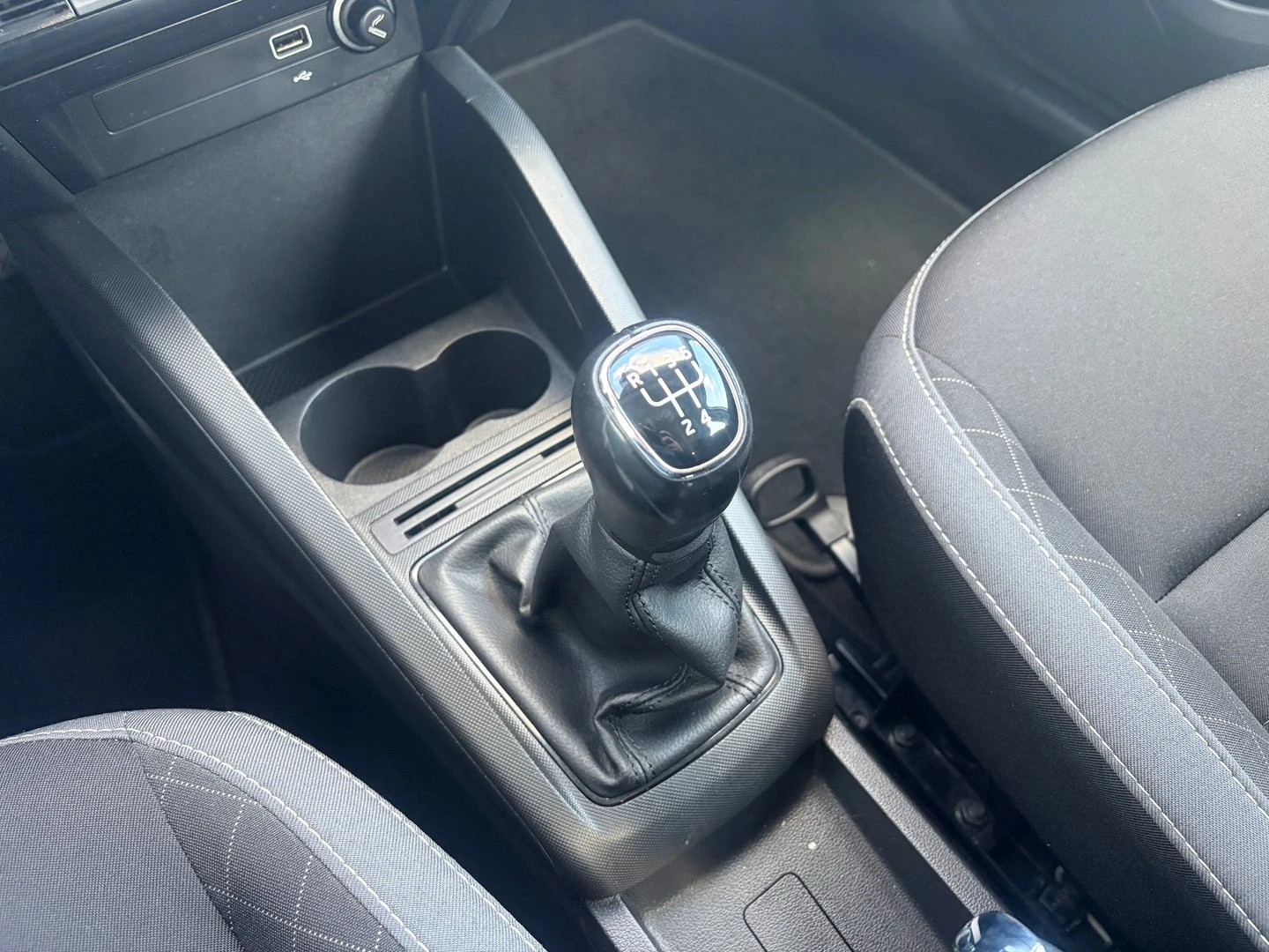 Skoda Fabia Ambition 1.0 TSI 95ks MT5 - изображение 10