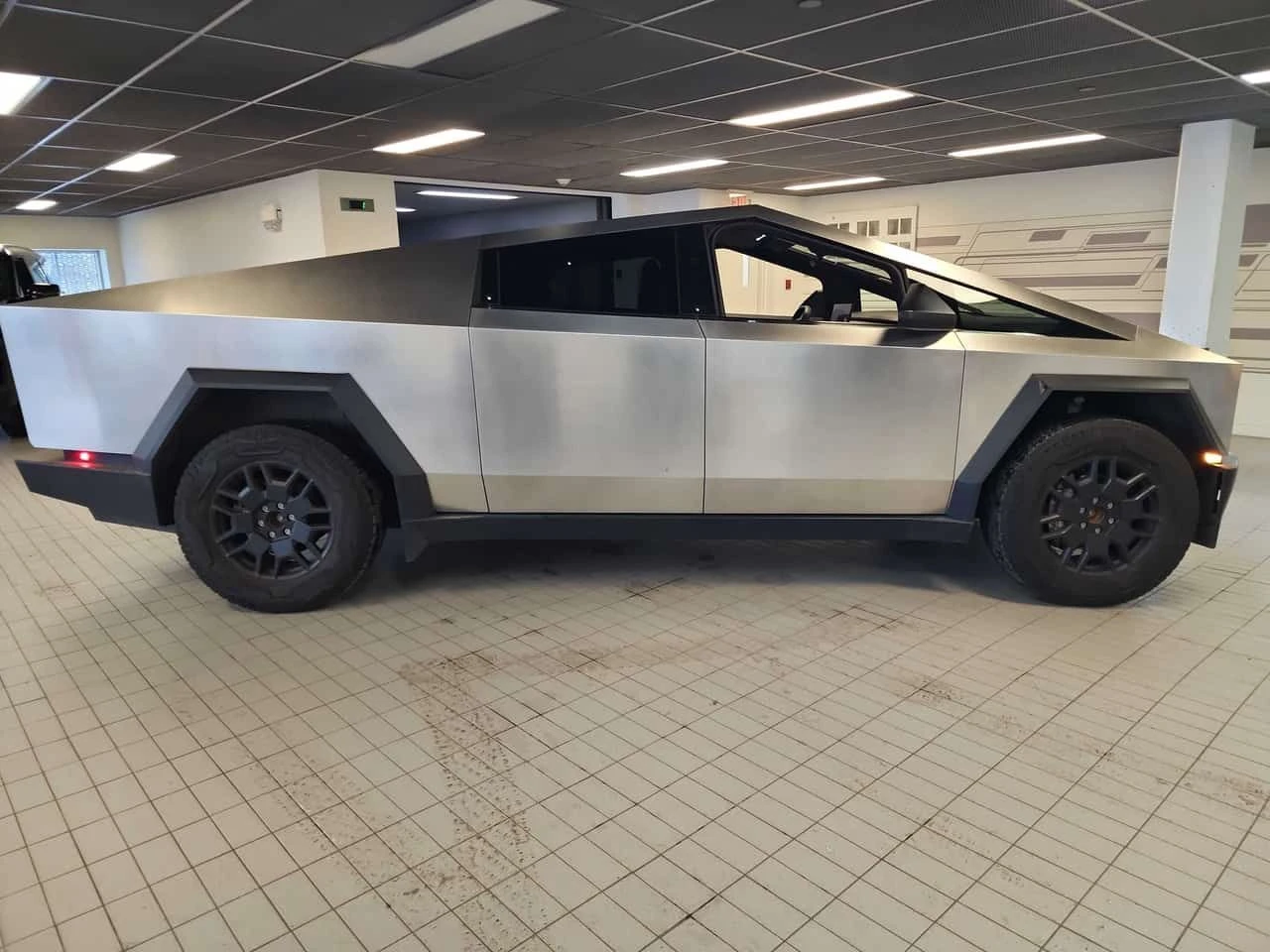 Tesla Cybertruck 2024 * AWD * ЛИЦЕНЗИРАНО ПРЕДСТАВИТЕЛСТВО , снимка 5 - Автомобили и джипове - 53874905