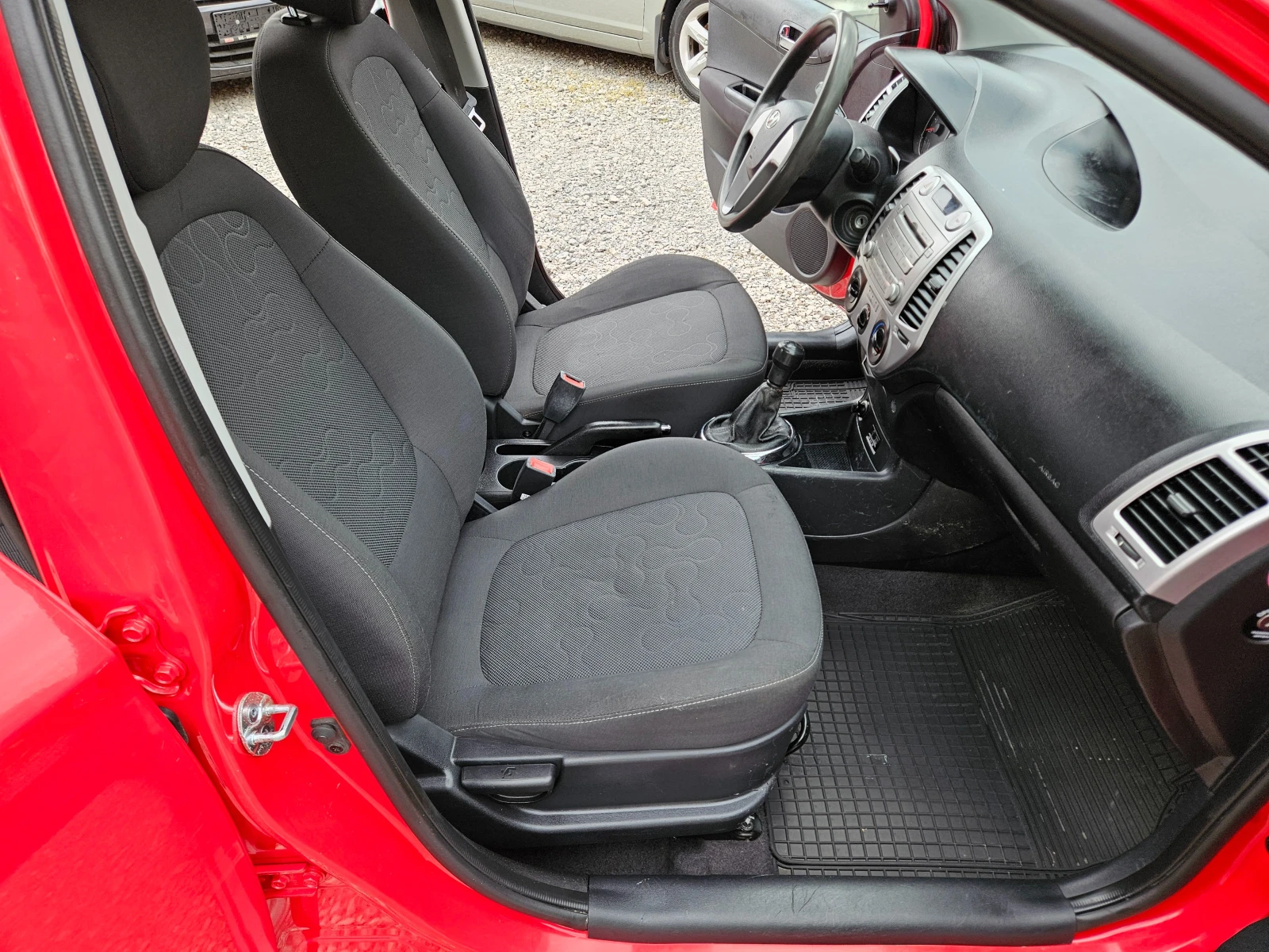 Hyundai I20 1.25 бензин 77кс, снимка 12 - Автомобили и джипове - 54253231