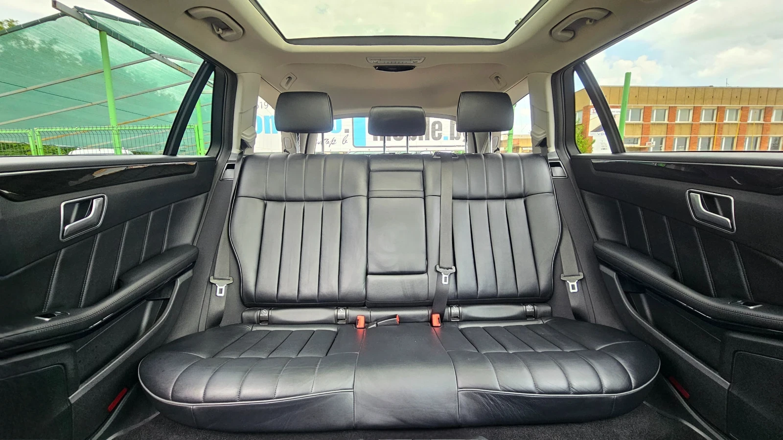Mercedes-Benz E 250 CDi/FACE/9G-TRONIC/100% РЕАЛНА/ПАНОРАМА/360 Камера, снимка 14 - Автомобили и джипове - 54754079