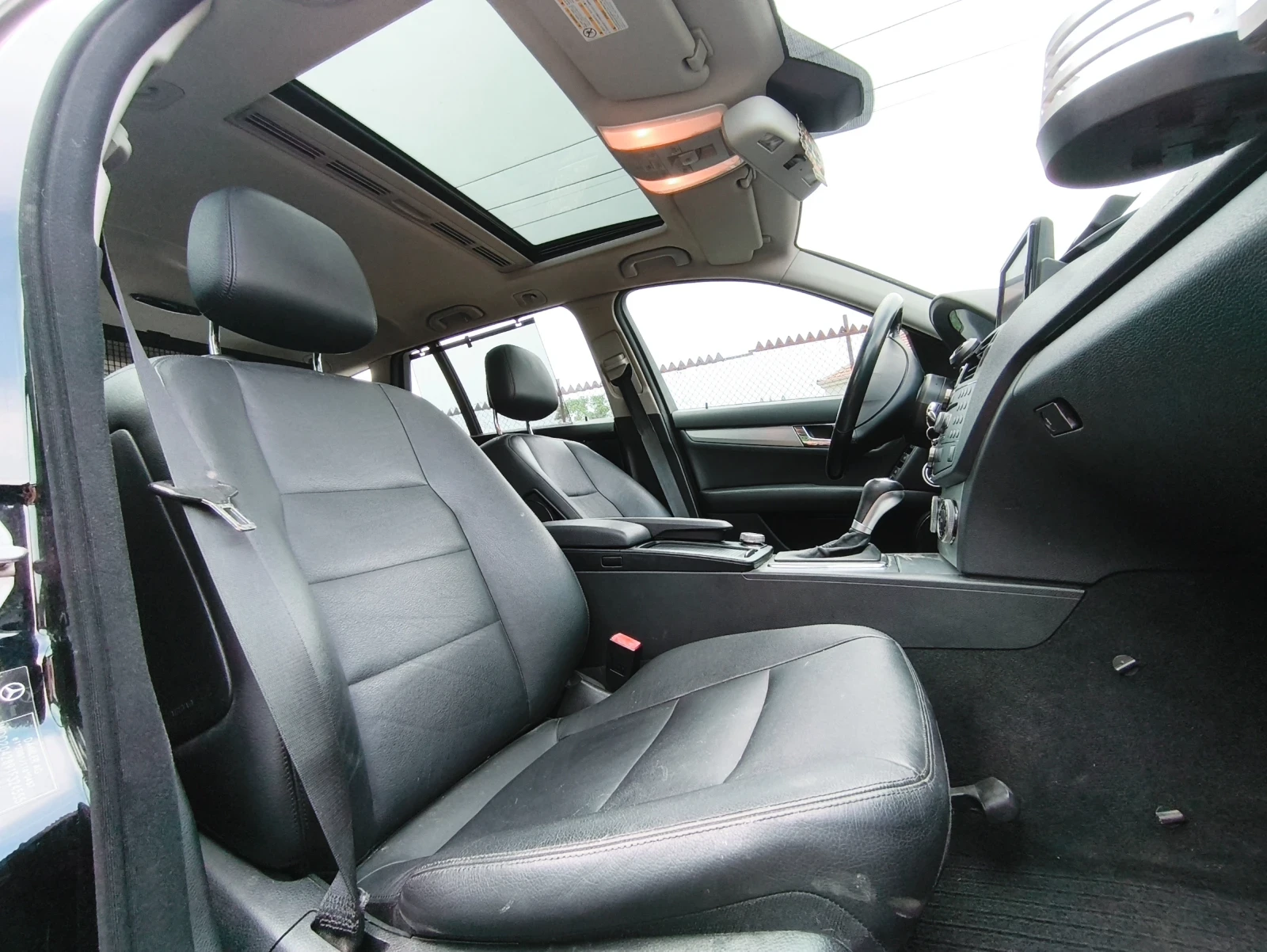 Mercedes-Benz C 320, снимка 12 - Автомобили и джипове - 55000932