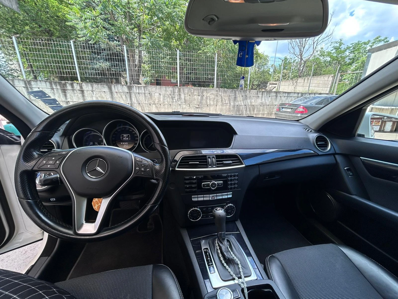 Mercedes-Benz C 220, снимка 4 - Автомобили и джипове - 55164354