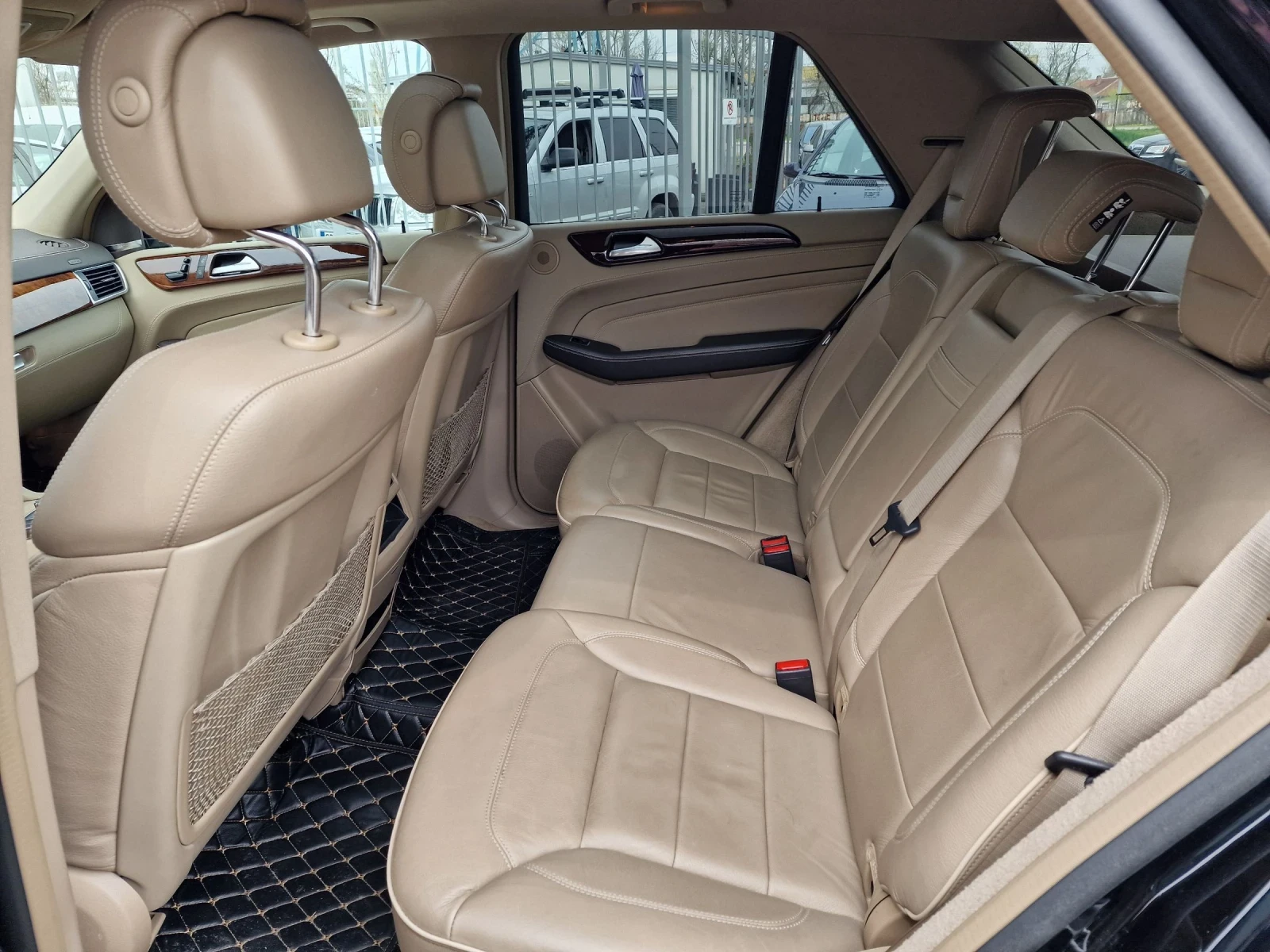 Mercedes-Benz ML 550, снимка 9 - Автомобили и джипове - 55374044