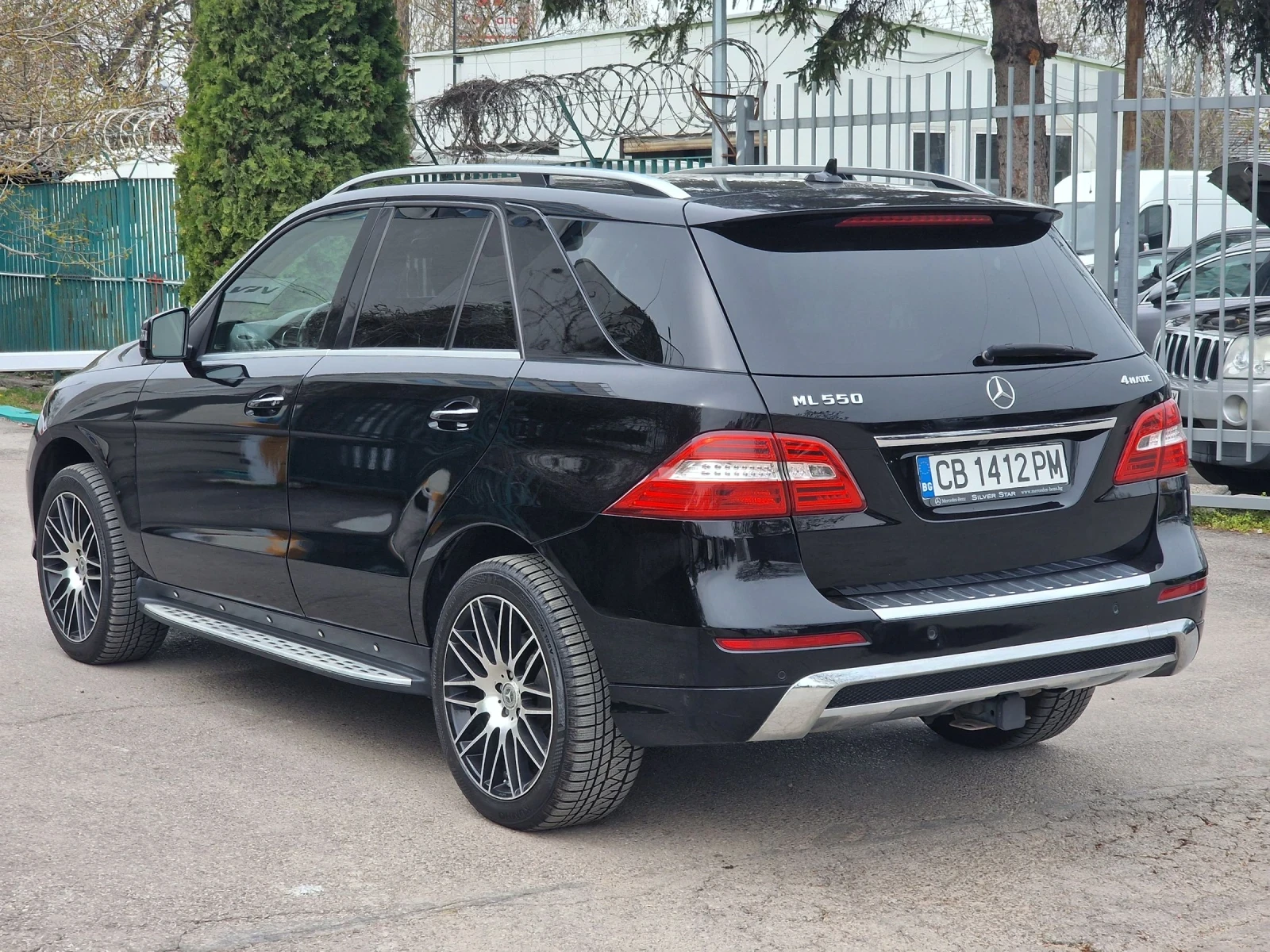 Mercedes-Benz ML 550, снимка 6 - Автомобили и джипове - 55374044