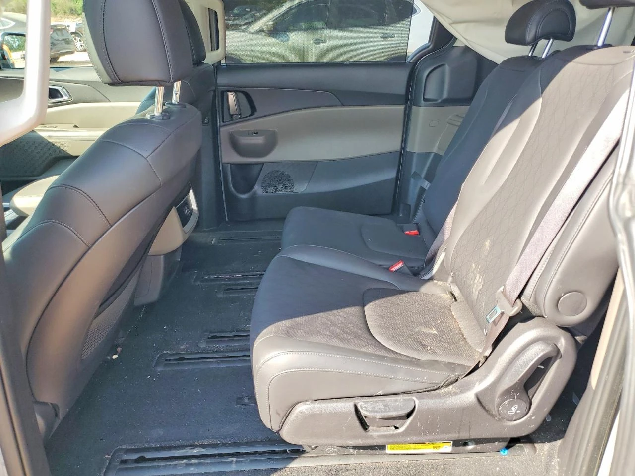 Kia Carnival 1.6l Ex, снимка 11 - Автомобили и джипове - 55995111