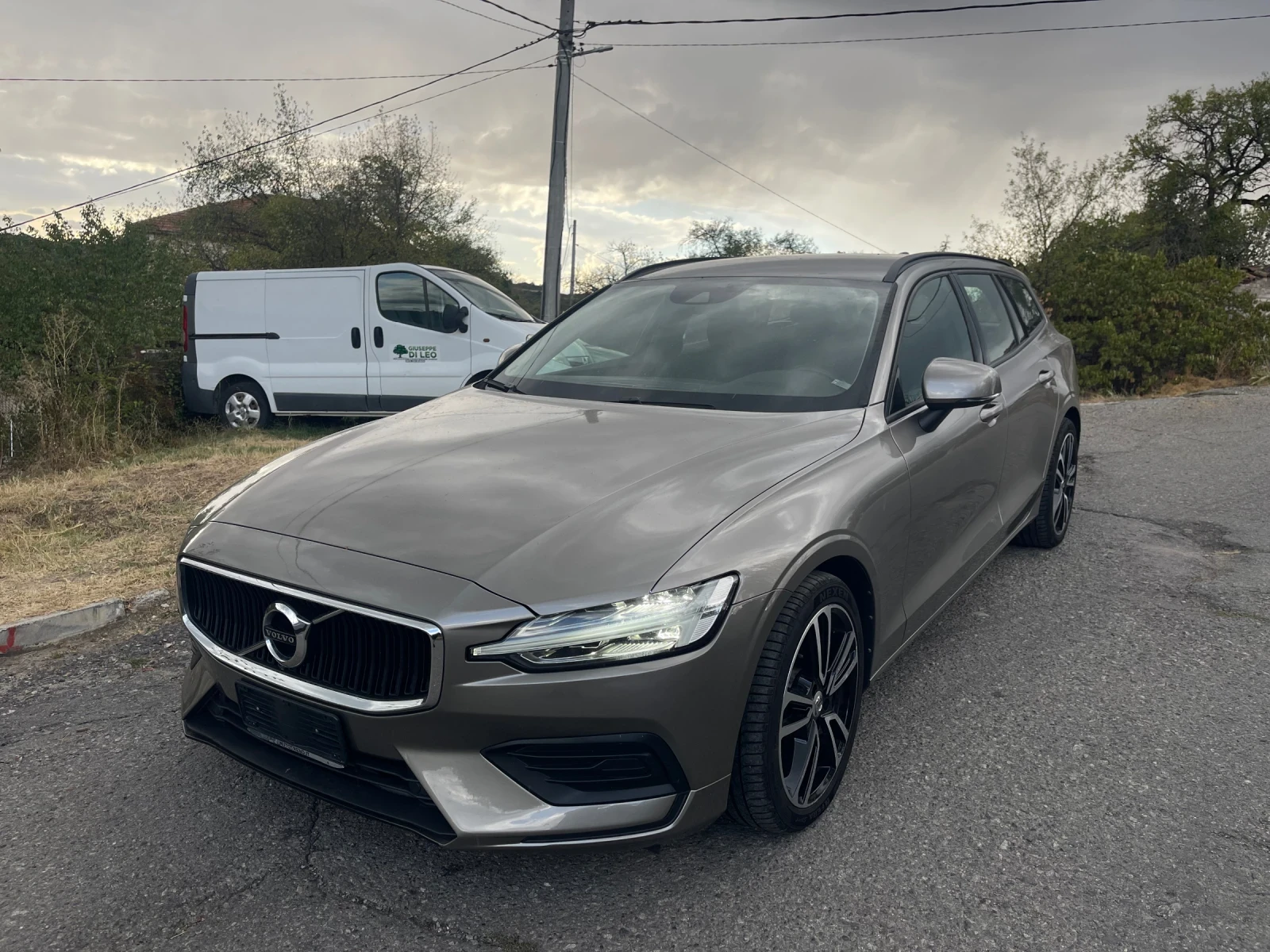 Volvo V60 2.0d, снимка 2 - Автомобили и джипове - 56182938
