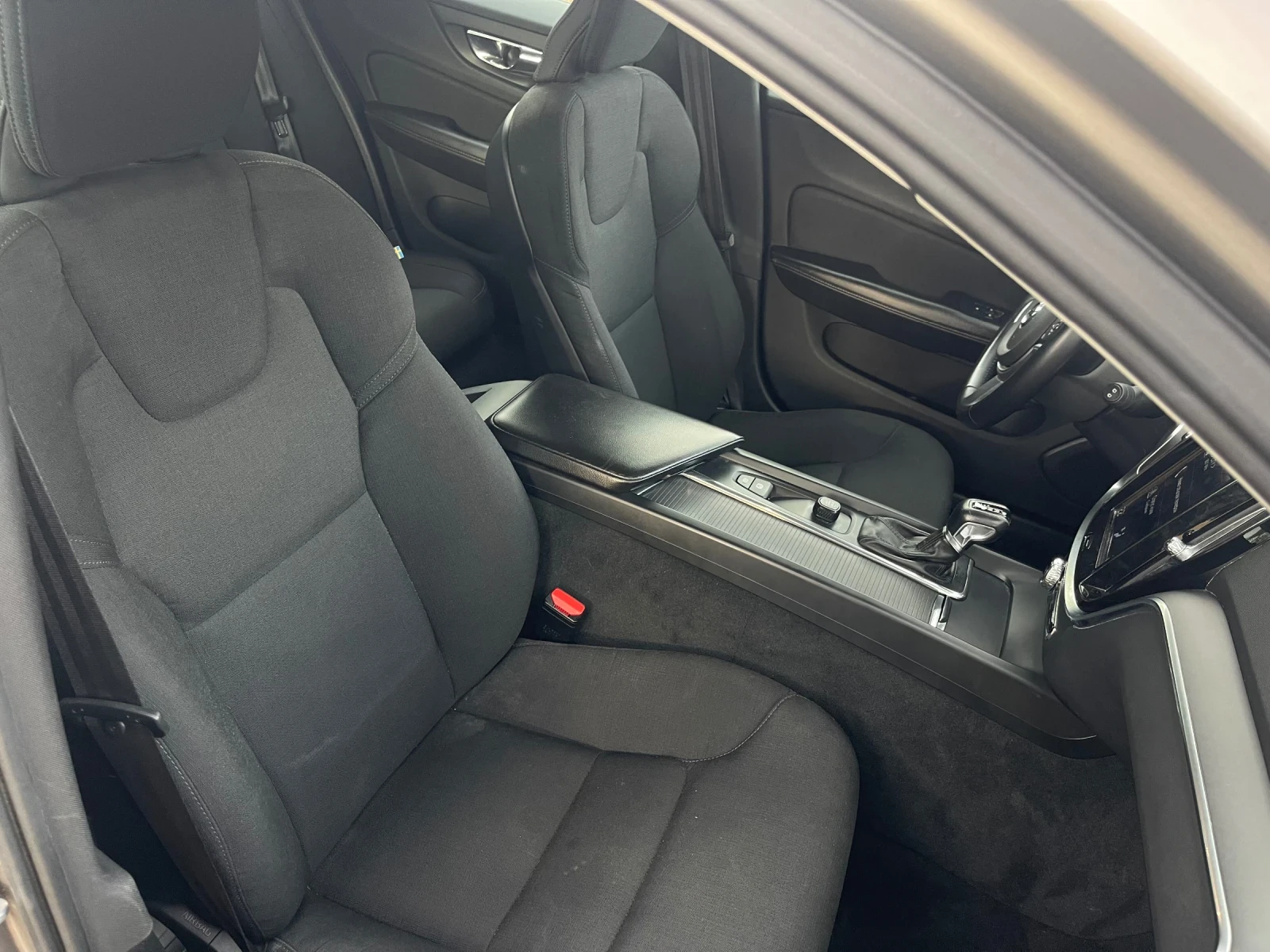 Volvo V60 2.0d, снимка 9 - Автомобили и джипове - 56182938