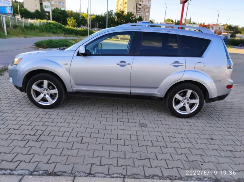 Mitsubishi Outlander XL 3000 с газ, снимка 2 - Автомобили и джипове - 51648117