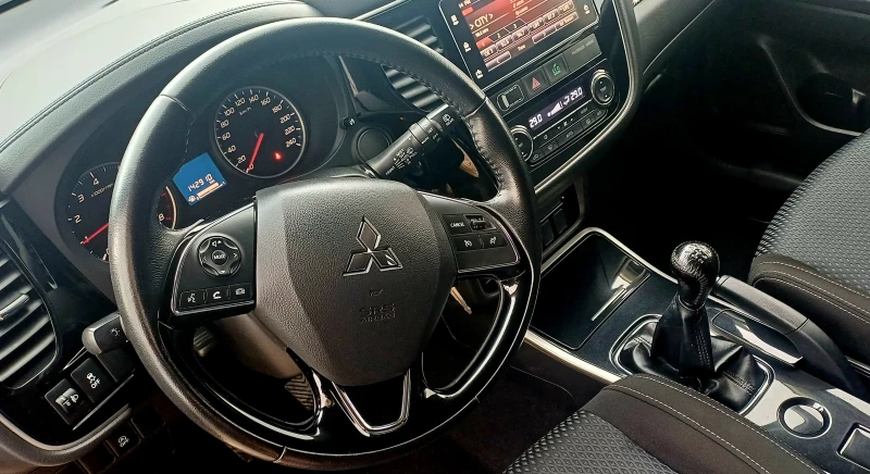 Mitsubishi Outlander 2.0 БЕНЗИН, снимка 11 - Автомобили и джипове - 52296988
