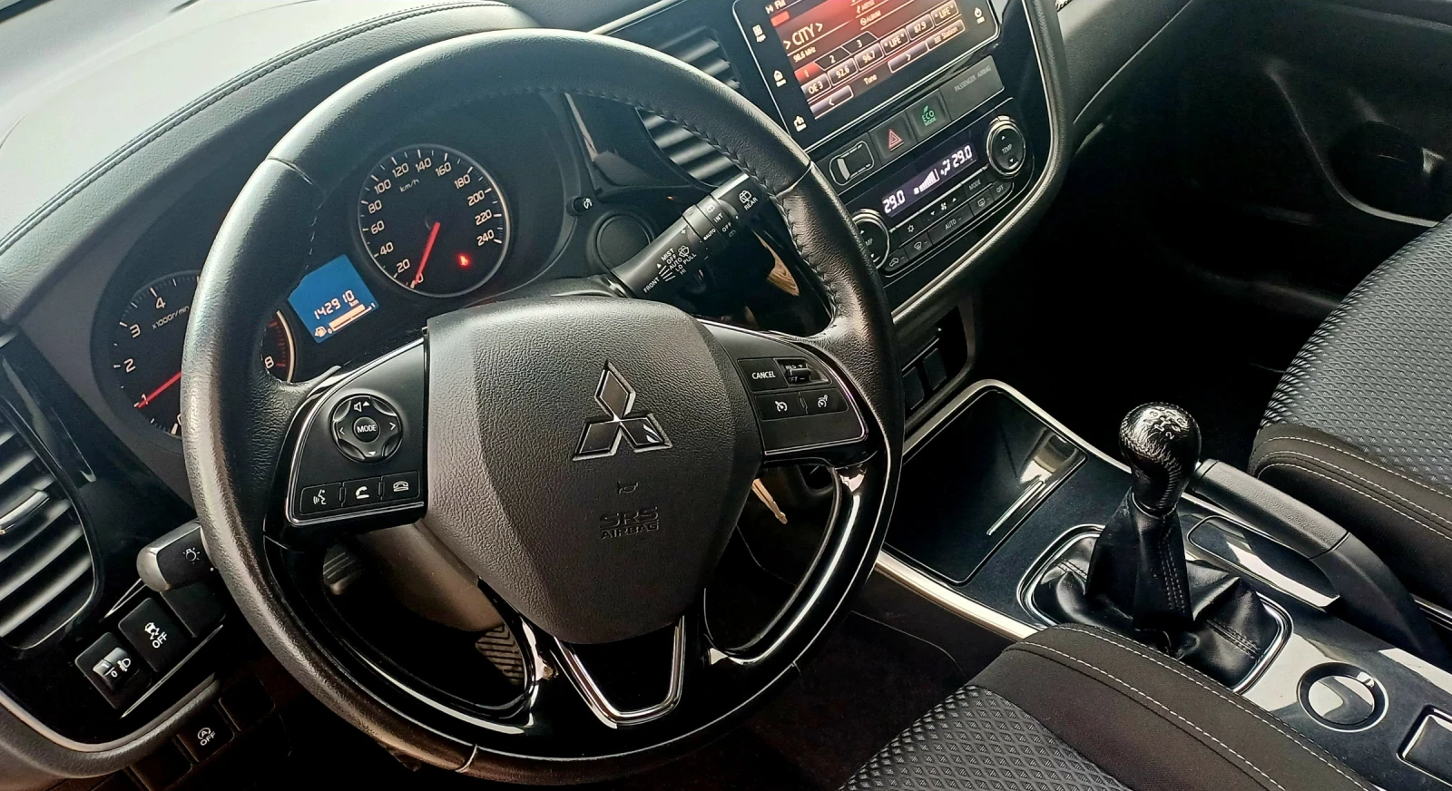 Mitsubishi Outlander 2.0  | Mobile.bg   11