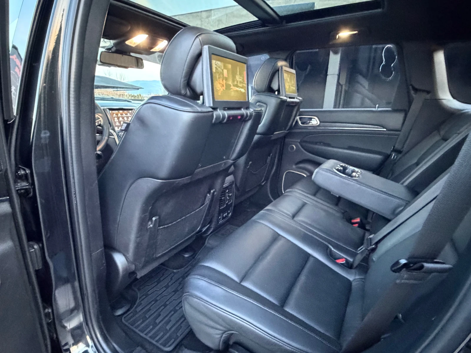 Jeep Grand cherokee 3, 0CRDI= 100000km= SUMMIT= TOP, снимка 12 - Автомобили и джипове - 53348289