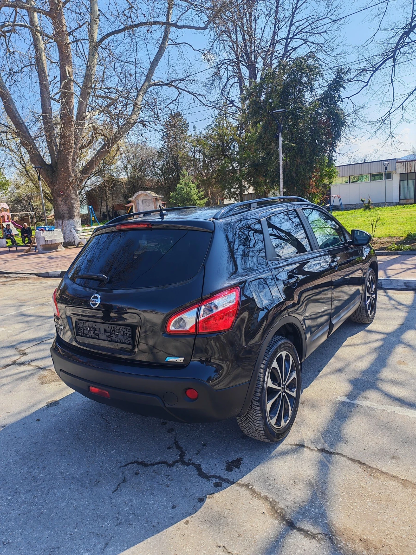 Nissan Qashqai 1.6 DCI* 131HP* 360 Cameri* Navi* Panorama* , снимка 6 - Автомобили и джипове - 53973770