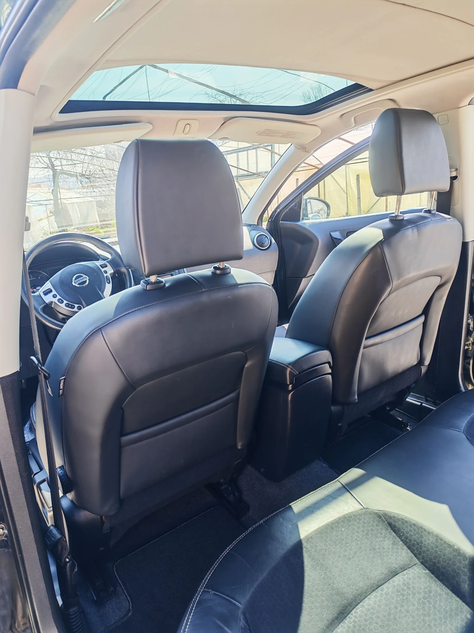 Nissan Qashqai 1.6 DCI* 131HP* 360 Cameri* Navi* Panorama* , снимка 9 - Автомобили и джипове - 53973770