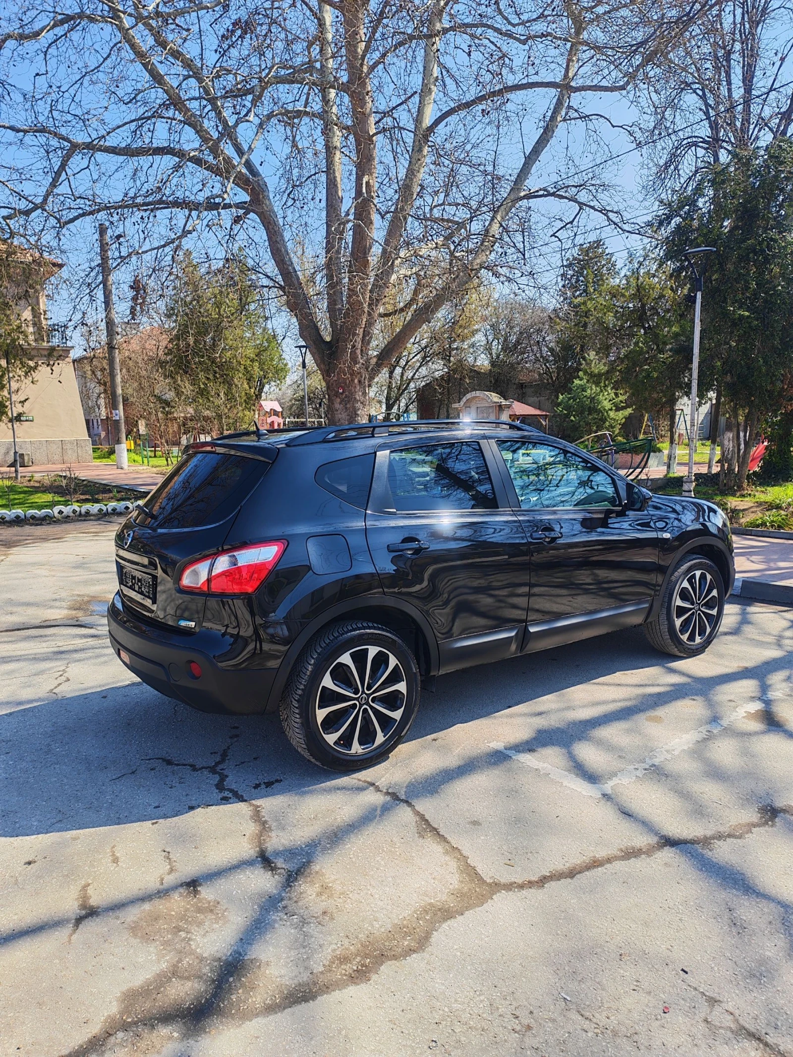 Nissan Qashqai 1.6 DCI* 131HP* 360 Cameri* Navi* Panorama* , снимка 4 - Автомобили и джипове - 53973770